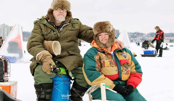 Icefishing_couple