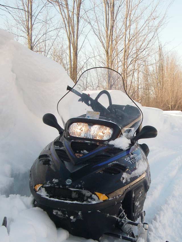 Snowmobiling_DO