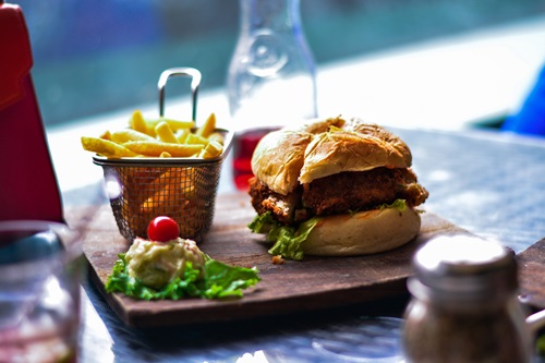 Burger Kenzington food-1081707_1920