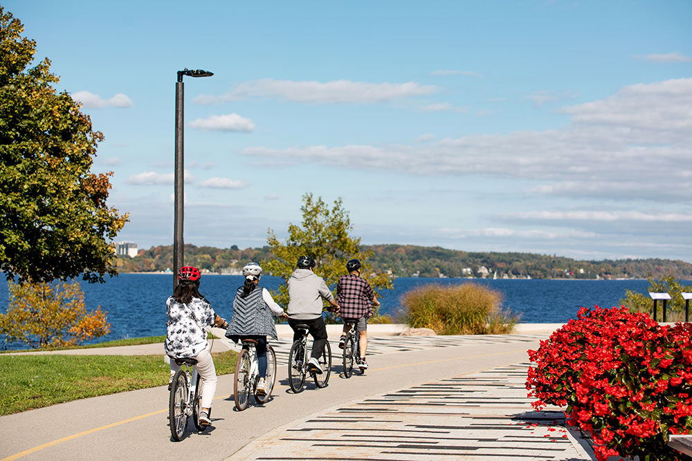 WaterfrontTrail_Fall Fall colours along Barrie's Waterfront Trail beside Kempenfelt Bay