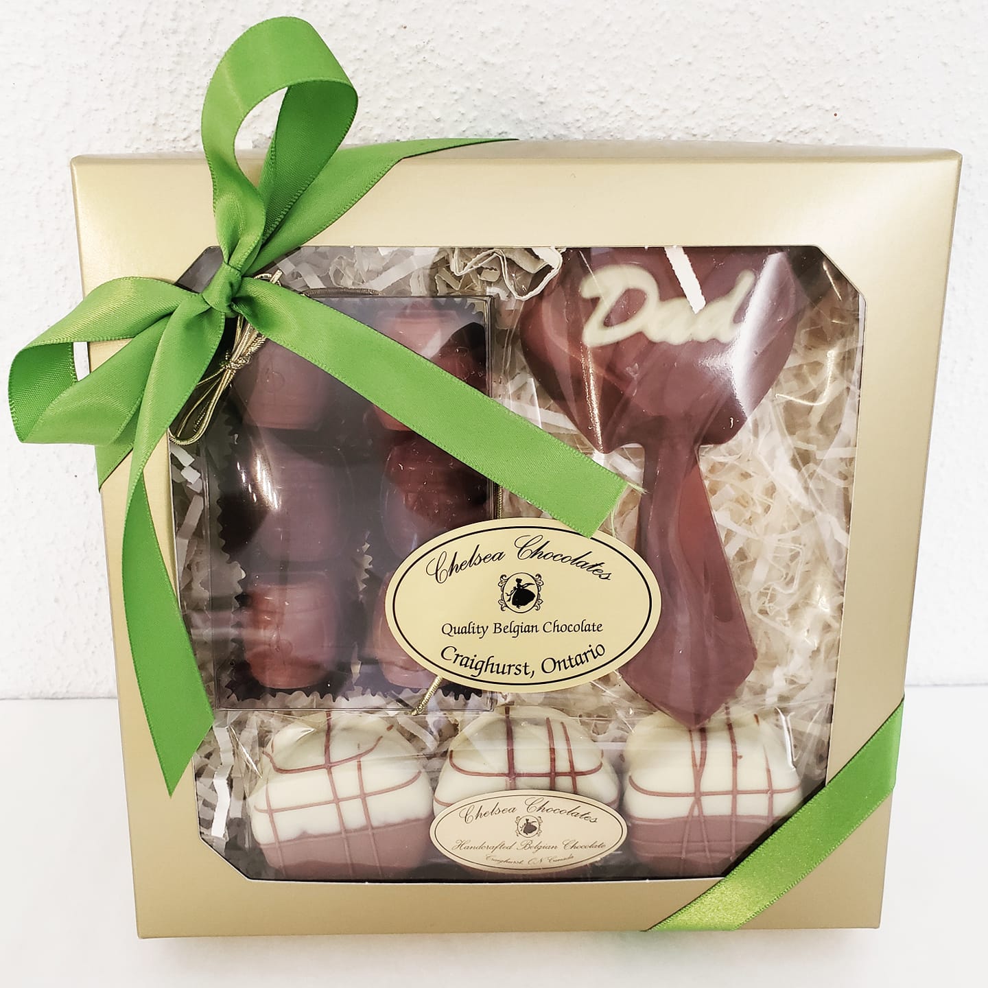 195428530_4750188681664297_908379072853275172_n box with chocolates inside