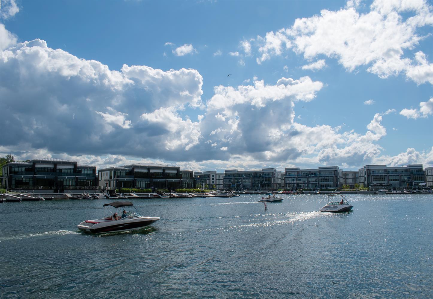 FridayHarbourboats_TourismBarrie FridayHarbourboats_TourismBarrie