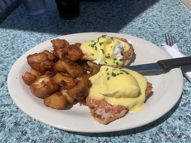 IMG_9300 eggs benedict at Dunlop Street Diner