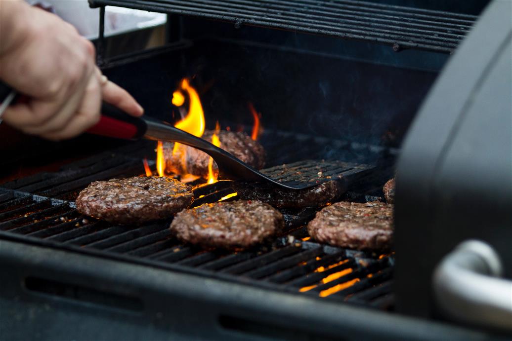 zac-cain-jLzukAj_PhQ-unsplash burgers on the barbeque