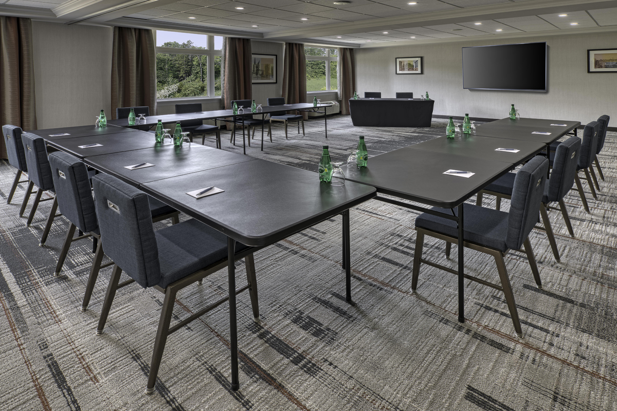 Four Points by Sheraton meeting room with tables and chairs