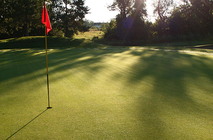 simoro golf course with flagstick